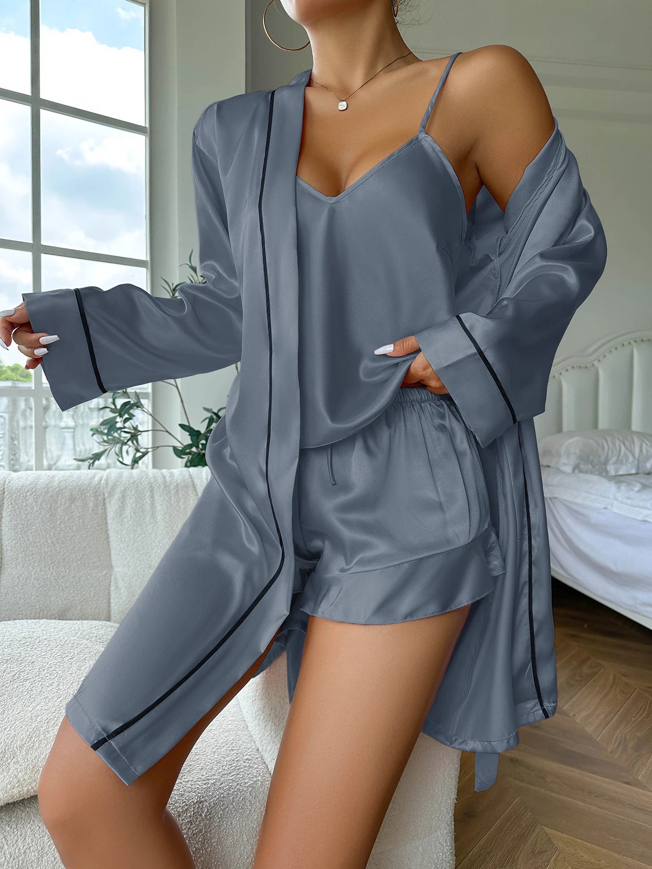 Luxe Satin Dreams – Lyxigt Pyjamasset med Kimono och Cami