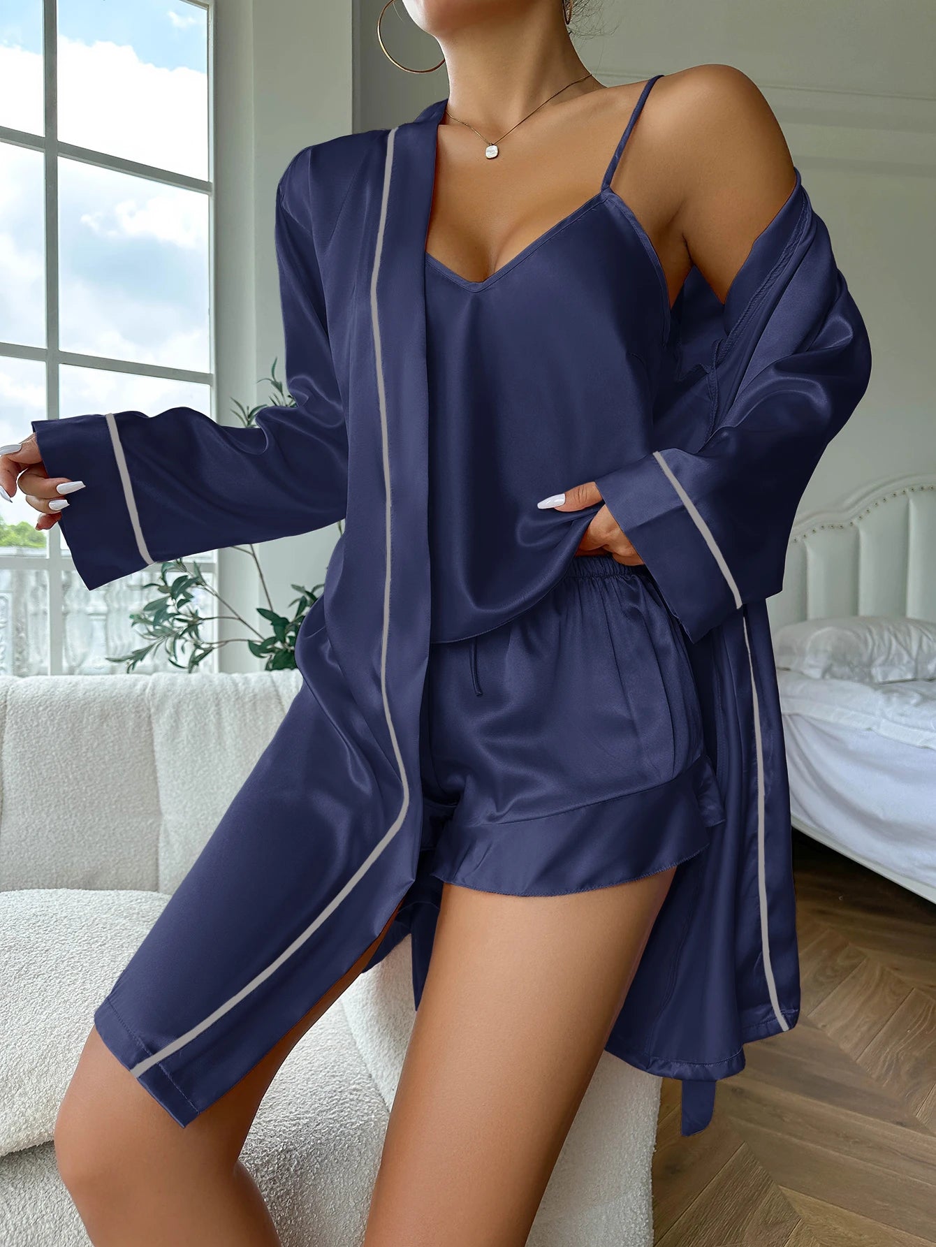 Luxe Satin Dreams – Lyxigt Pyjamasset med Kimono och Cami