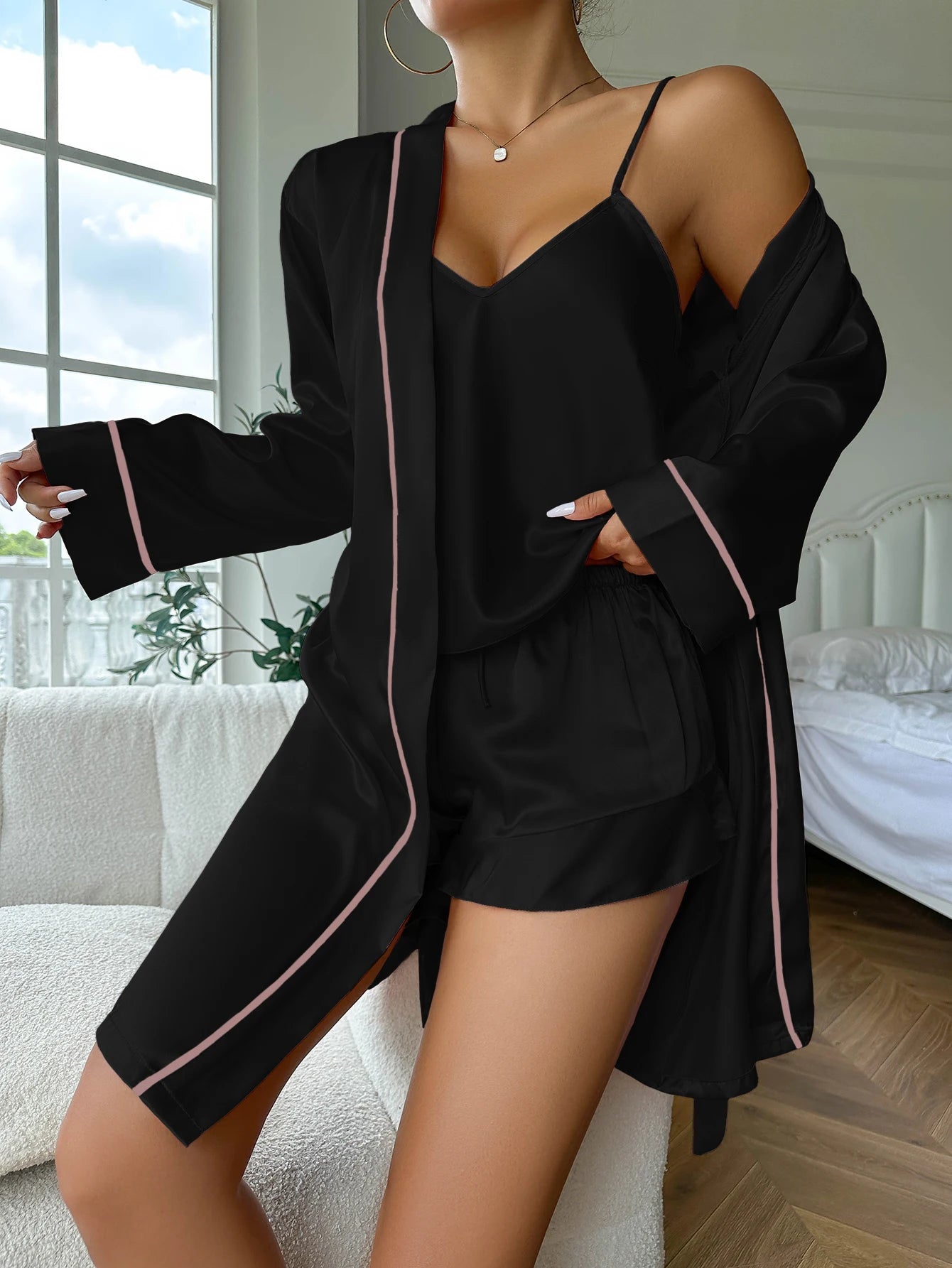 Luxe Satin Dreams – Lyxigt Pyjamasset med Kimono och Cami